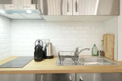 Cuisine ou kitchenette dans l'établissement Amazing Comfy Studio - Canal Saint Martin