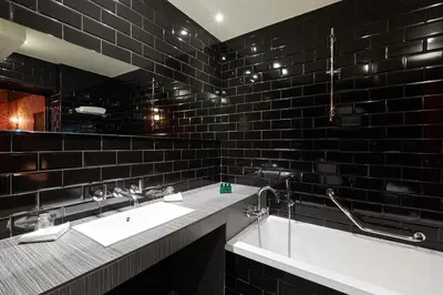 Salle de bains dans l'établissement Hôtel du Petit Moulin, Haute Couture hotel by Lacroix