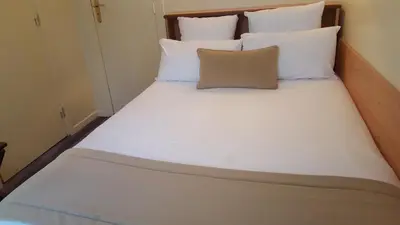 Un ou plusieurs lits dans un hébergement de l'établissement Hotel Saint Cyr Etoile