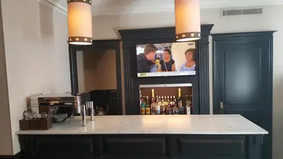 Salon ou bar de l'établissement Hotel Saint Cyr Etoile