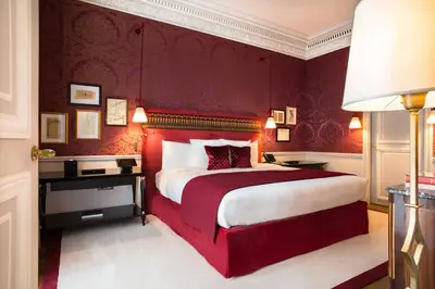 Un ou plusieurs lits dans un hébergement de l'établissement La Réserve Paris Hotel & Spa