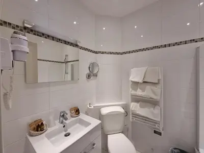 Salle de bains dans l'établissement Hôtel Océanic - Grands Magasins