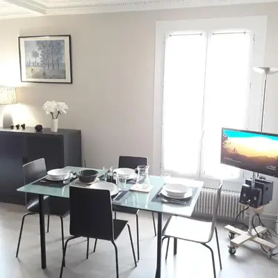 Apartment with Car Park - Charonne Neighborhood