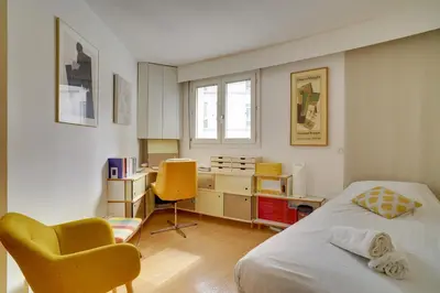 Un ou plusieurs lits dans un hébergement de l'établissement Bastille Apt design with AC terrace 5 people by Weekome