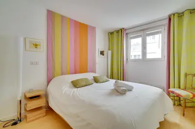 Un ou plusieurs lits dans un hébergement de l'établissement Bastille Apt design with AC terrace 5 people by Weekome