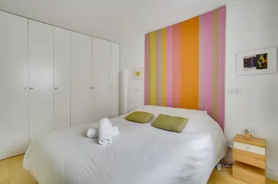 Un ou plusieurs lits dans un hébergement de l'établissement Bastille Apt design with AC terrace 5 people by Weekome