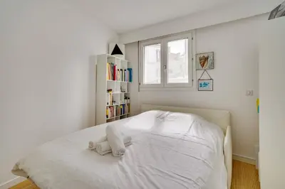 Un ou plusieurs lits dans un hébergement de l'établissement Bastille Apt design with AC terrace 5 people by Weekome