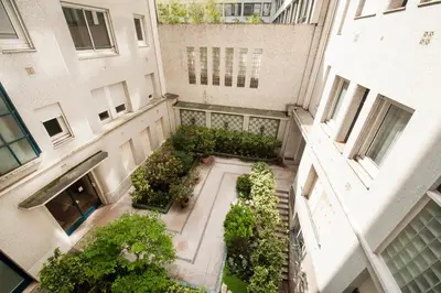 Jardin de l'établissement Luxury Montaigne apartment