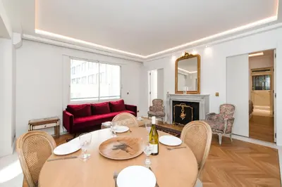 Coin salon dans l'établissement Luxury Montaigne apartment