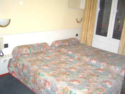 Un ou plusieurs lits dans un hébergement de l'établissement Hotel Ferney République