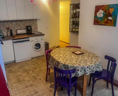 Cuisine ou kitchenette dans l'établissement Superb apartment in the Marais