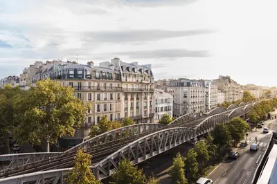 Vue générale sur Paris ou vue de la ville depuis l'hôtel