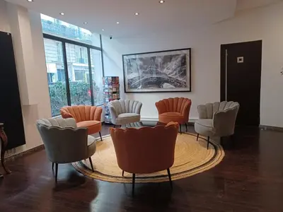 Coin salon dans l'établissement Hotel Aida Marais