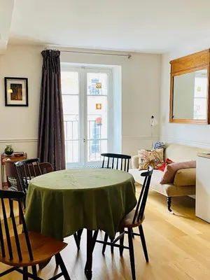 Coin salon dans l'établissement Elegant and cosy flat near Montmartre
