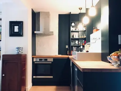 Cuisine ou kitchenette dans l'établissement Elegant and cosy flat near Montmartre