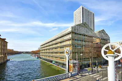 Vue sur la rivière ou le fleuve situé(e) à proximité de l'auberge de jeunesse