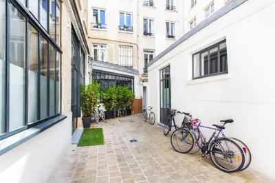 Vélo sur le terrain de l'établissement Elegant apartment - 1BR-6P- Grands Boulevards ou dans les environs