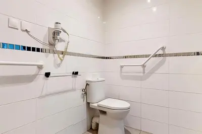 Salle de bains dans l'établissement Hôtel de Ménilmontant