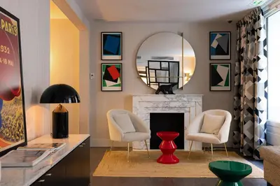 Coin salon dans l'établissement Hôtel Moderniste