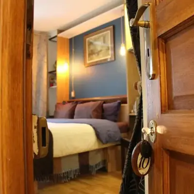Cédric Accueille - Homestay PARIS