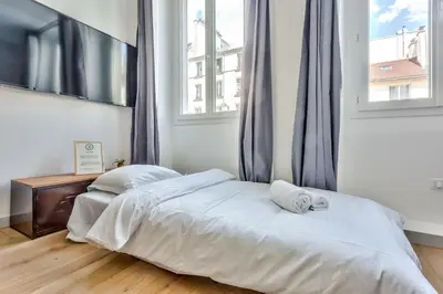 Un ou plusieurs lits dans un hébergement de l'établissement Amazing 2 Rooms Flat near Bastille - An Ecoloflat