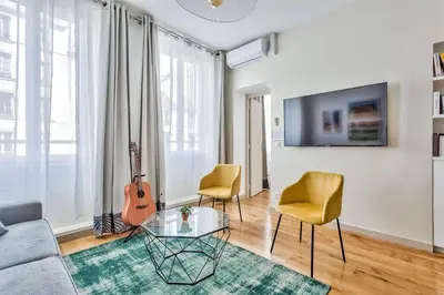 Coin salon dans l'établissement Amazing 2 Rooms Flat near Bastille - An Ecoloflat
