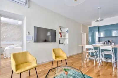 Télévision ou salle de divertissement dans l'établissement Amazing 2 Rooms Flat near Bastille - An Ecoloflat