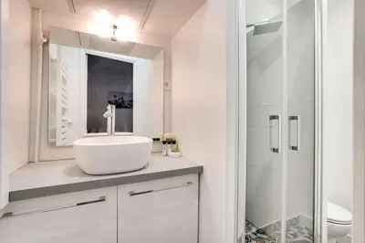 Salle de bains dans l'établissement Apartment 3 people close Eiffel Tower by Weekome