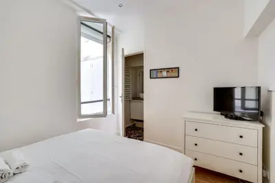 Un ou plusieurs lits dans un hébergement de l'établissement Apartment 3 people close Eiffel Tower by Weekome