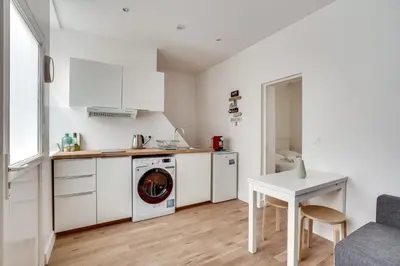 Cuisine ou kitchenette dans l'établissement Apartment 3 people close Eiffel Tower by Weekome