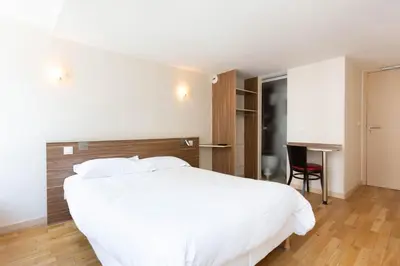 Un ou plusieurs lits dans un hébergement de l'établissement Hotel Mimosa Paris