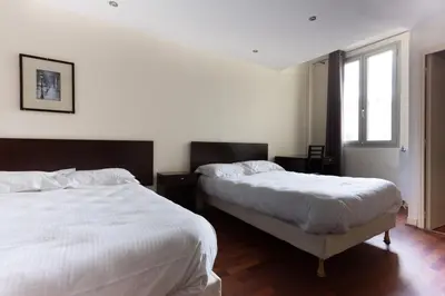 Un ou plusieurs lits dans un hébergement de l'établissement Hotel Mimosa Paris