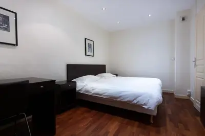 Un ou plusieurs lits dans un hébergement de l'établissement Hotel Mimosa Paris