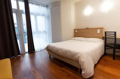 Un ou plusieurs lits dans un hébergement de l'établissement Hotel Mimosa Paris