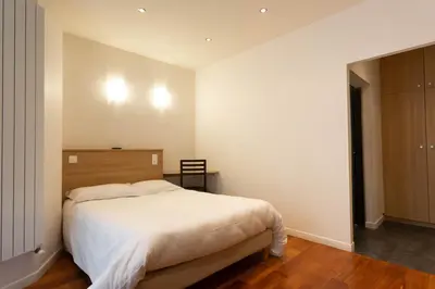 Un ou plusieurs lits dans un hébergement de l'établissement Hotel Mimosa Paris