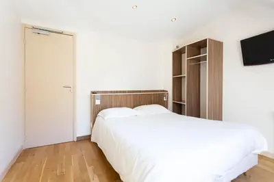 Un ou plusieurs lits dans un hébergement de l'établissement Hotel Mimosa Paris