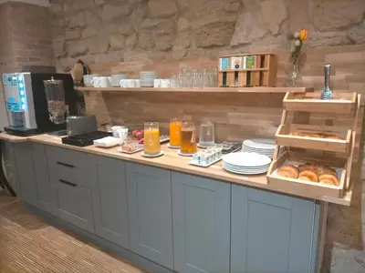 Cuisine ou kitchenette dans l'établissement Hotel Mimosa Paris