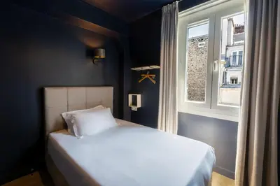 Un ou plusieurs lits dans un hébergement de l'établissement Hôtel Maât Etoile
