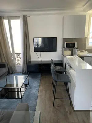 Cuisine ou kitchenette dans l'établissement Beautiful Lincoln Apartment