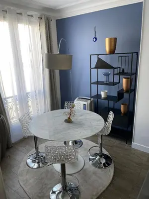 Coin salon dans l'établissement Beautiful Lincoln Apartment