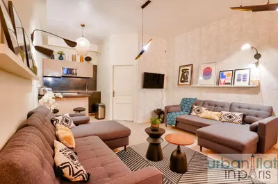 Télévision ou salle de divertissement dans l'établissement 33 - Flat Av des Champs-Élysées