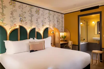Un ou plusieurs lits dans un hébergement de l'établissement Hôtel Jardin de Cluny