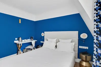 Un ou plusieurs lits dans un hébergement de l'établissement Hotel Elysees Opera
