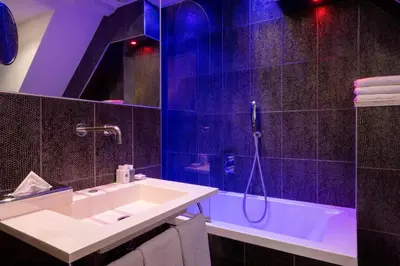 Salle de bains dans l'établissement ATN Hôtel