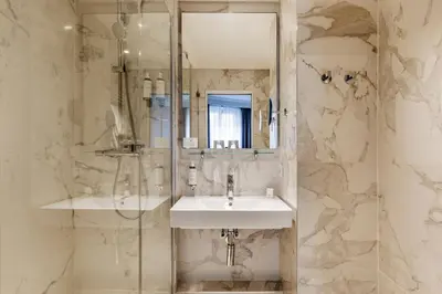 Salle de bains dans l'établissement Hôtel Maison Pigalle