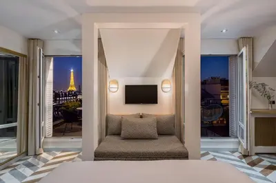 Télévision ou salle de divertissement dans l'établissement Hôtel Atala Champs Elysees