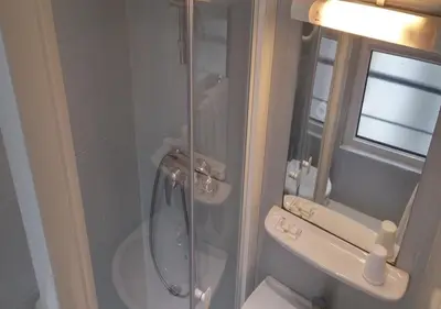 Salle de bains dans l'établissement Modern Hotel