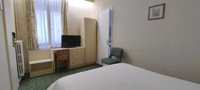 Télévision ou salle de divertissement dans l'établissement Grand Hôtel du Havre