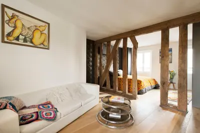 Coin salon dans l'établissement Le Marais Calme et lumineux