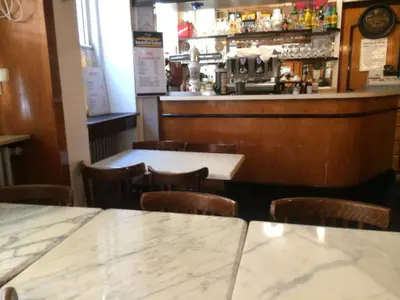 Salon ou bar de l'établissement Hôtel Stanislas sans ascenseur